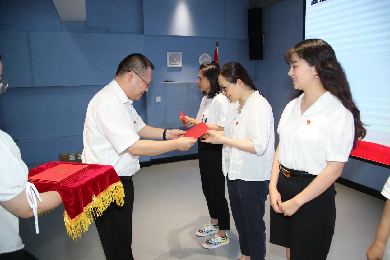 庆祝建党101周年 重庆三十中"政治生日"这样过-国内新闻-华龙网