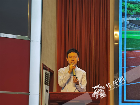 体育骨干教师陈雪阳讲体育与陪伴的重要性。 程双清 摄
