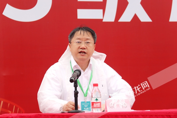 重庆电力高专党委副书记、校长宗伟致辞。岳洪玉 摄