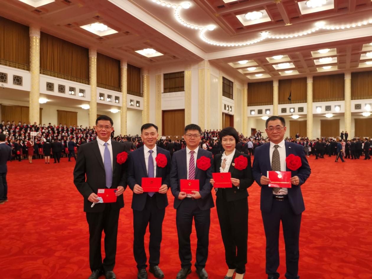 13-重庆医科大学5名专家被授予“全国抗击新冠肺炎疫情先进个人”荣誉称号