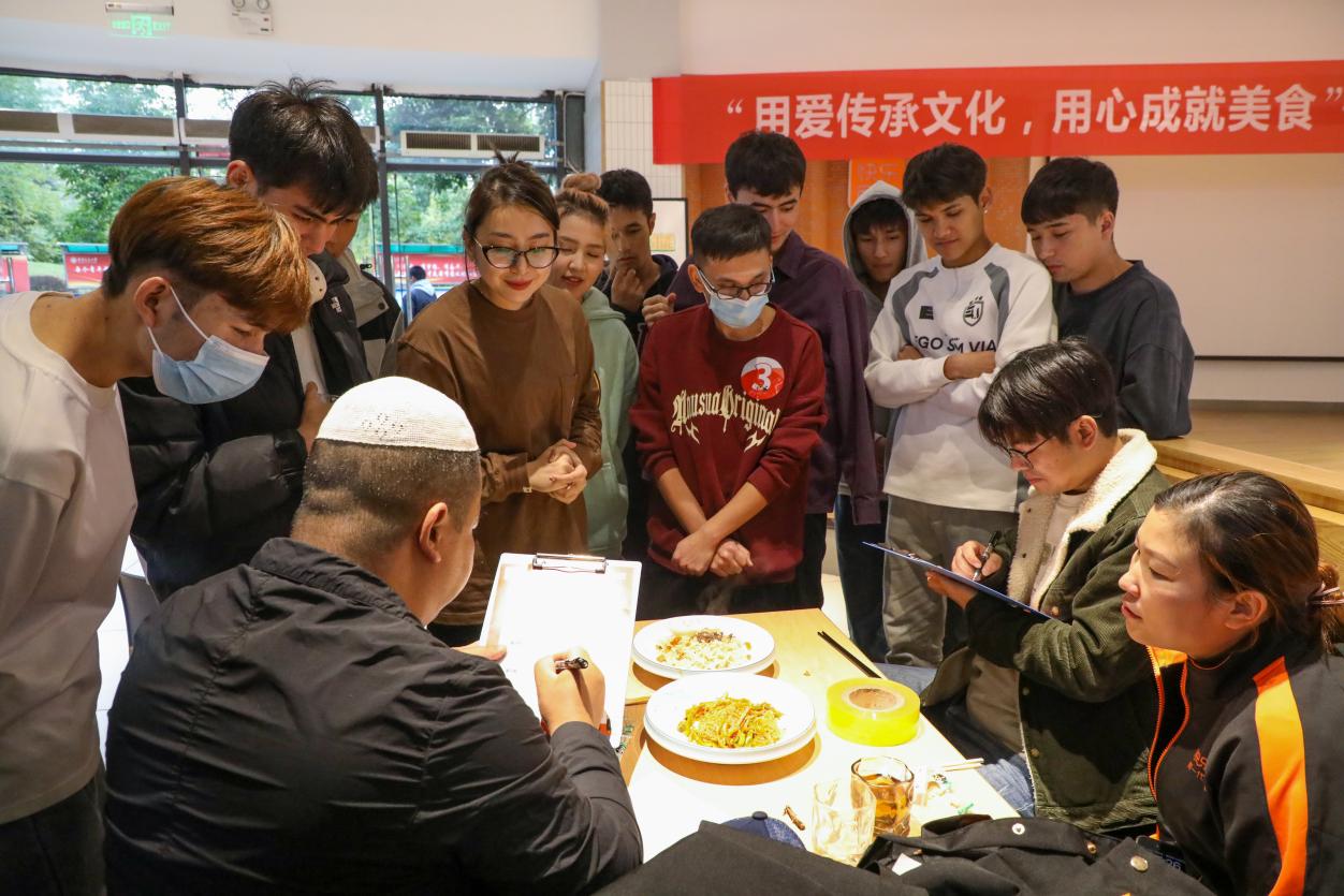 评委品尝1