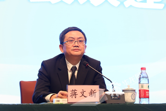 南岸区人民政府副区长蒋文新致欢迎词 岳洪玉 摄