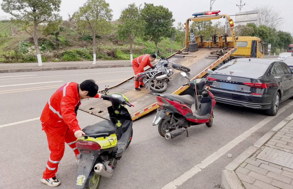 警方查获的部分无牌摩托车