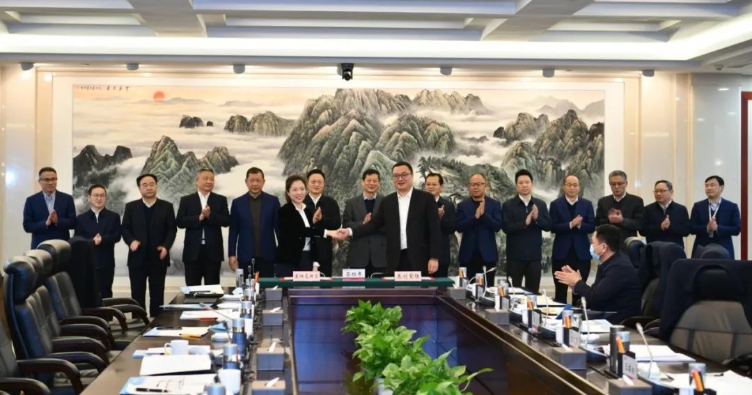 签署《襄阳高新区管委会 东创紫联（武汉）新能源科技有限公司项目进区协议》