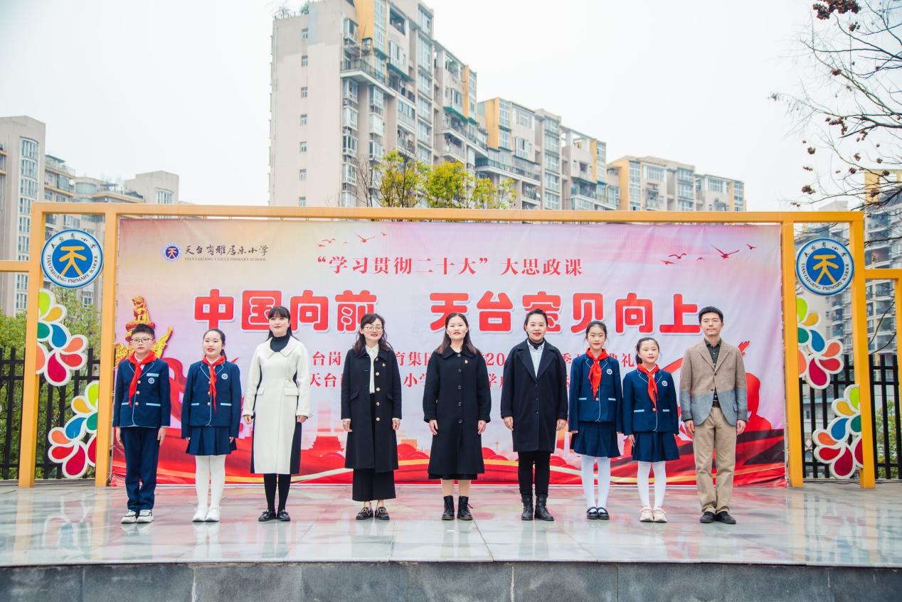 师生家长代表朗诵《最美的样子》