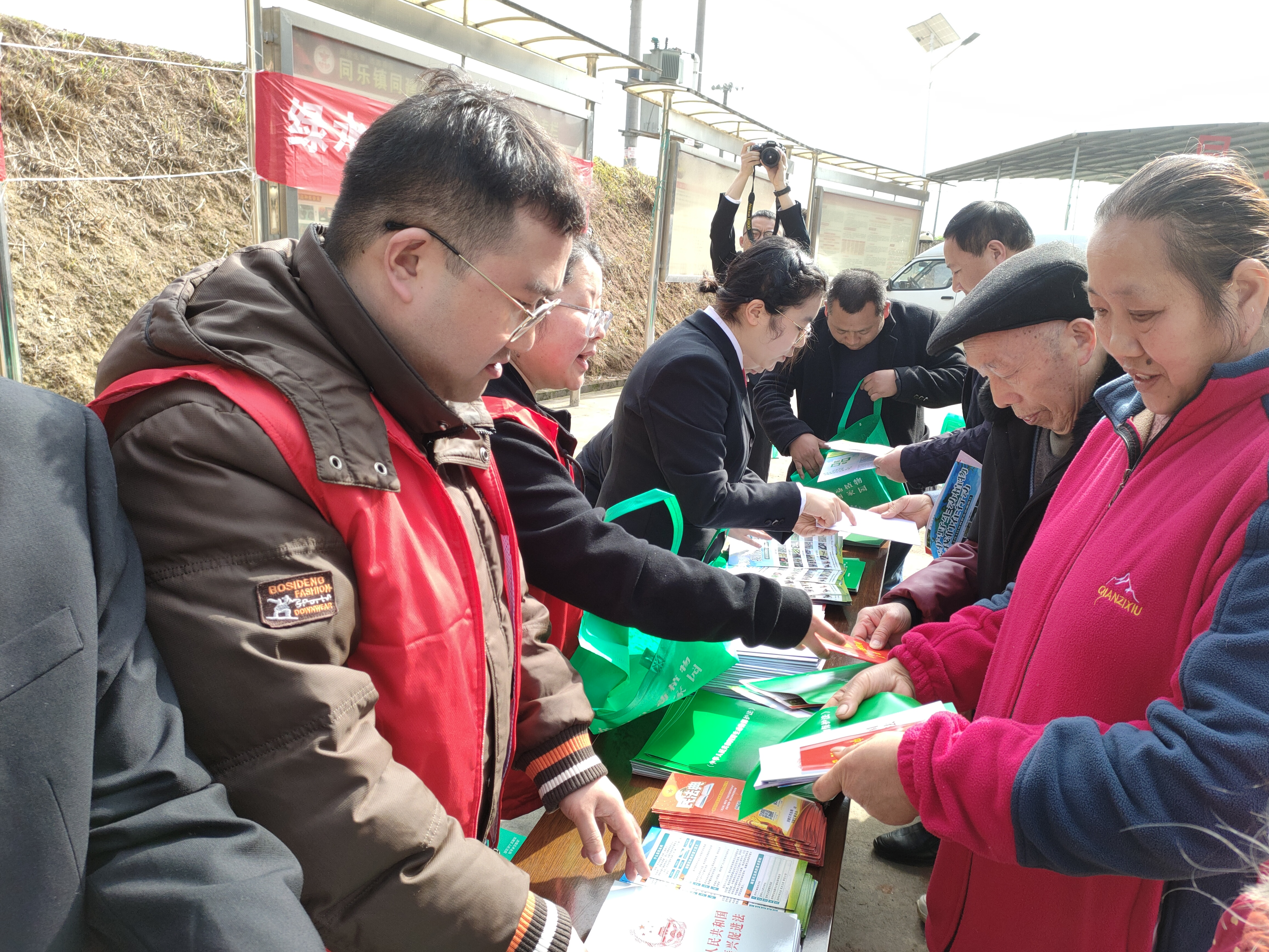 d81f96bd466b4c1a0b512093ae2e13f