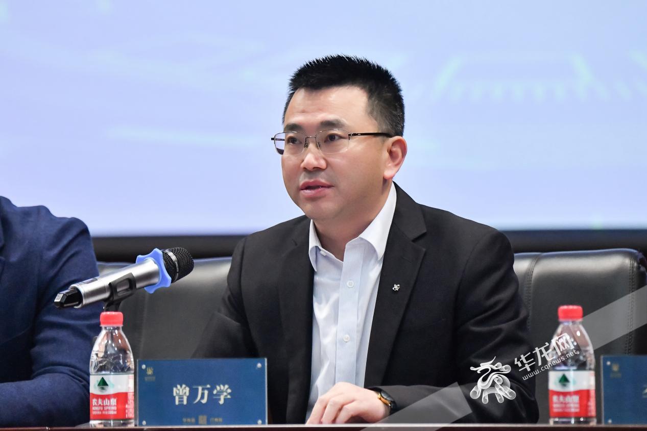 重庆两江新区教育发展研究院曾万学院长致辞 周涛摄