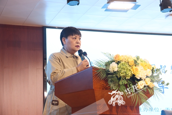 重庆市民族实验学校党总支书记况崇文致辞 岳洪玉 摄