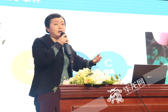 重庆市渝中区精神卫生中心党支部书记、中心主任、主任医师李兰做专题培训 岳洪玉 摄
