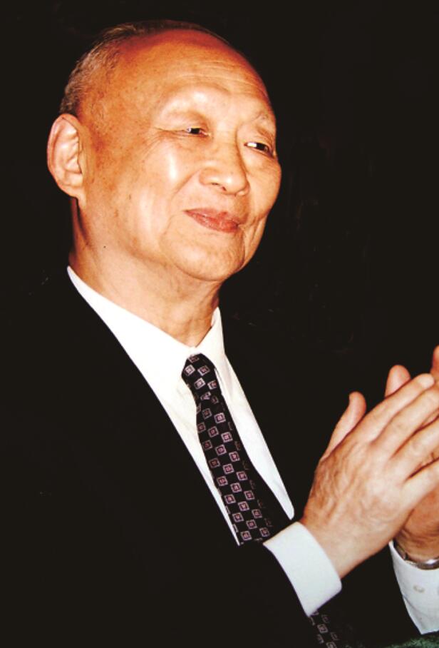 学校首任院长邓垦先生