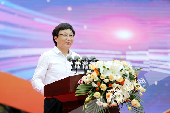 重庆市政协副主席、民进重庆市委会主委陈贵云 岳洪玉 摄