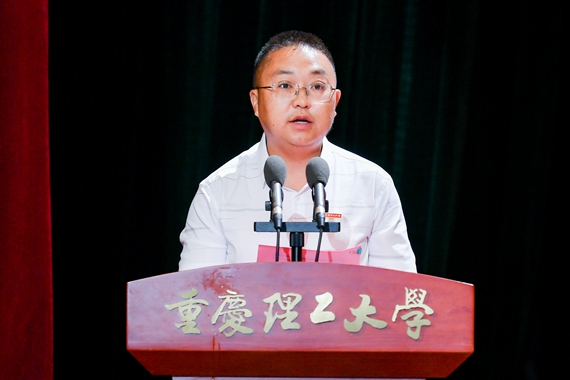 校友代表发言 学校供图 华龙网发