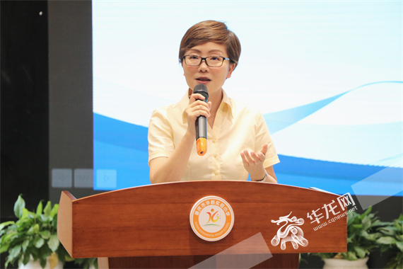 校长江艳总结讲话。陈佳 摄
