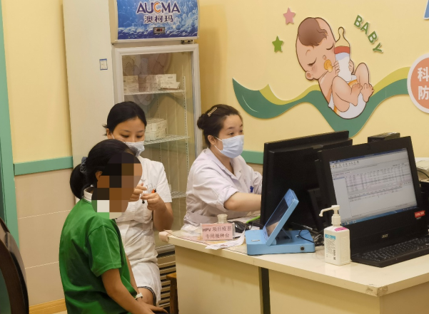 开学后你打疫苗了吗？重庆初二女生接种HPV疫苗每人最高补助600元