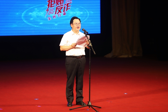 重庆理工大学党委书记康骞致辞。学校供图 华龙网发
