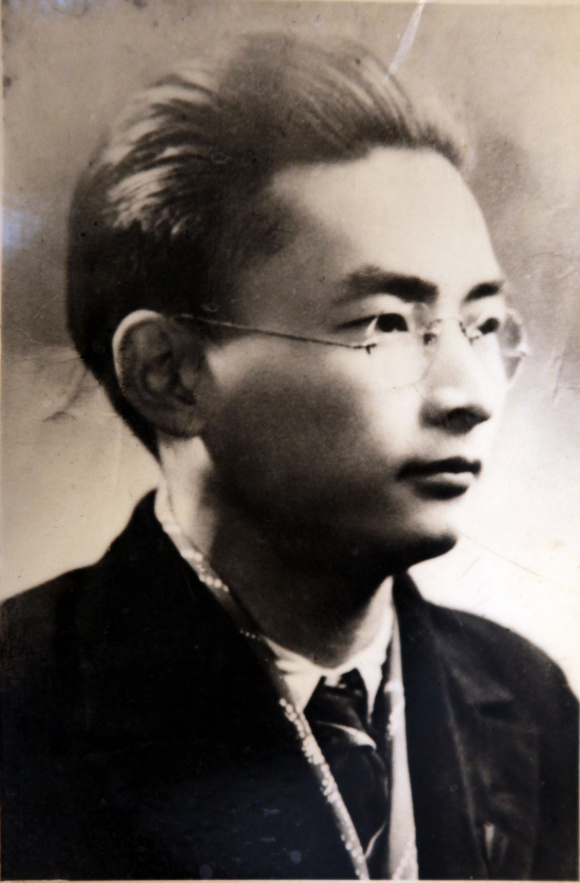 刁蓬武昌艺专求学时期照片.jpg 916462829654715863